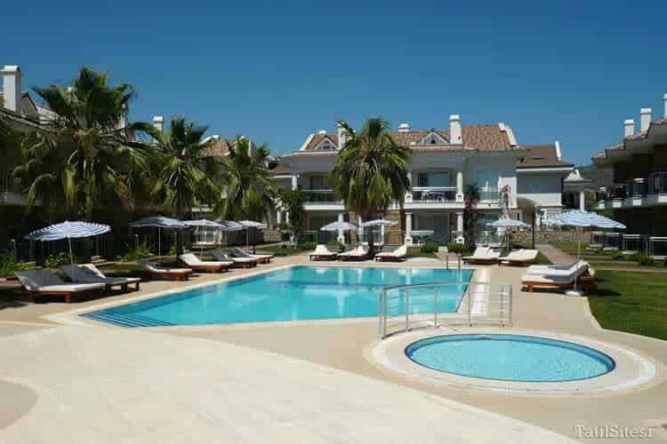 Golden Life Blue Green Residence